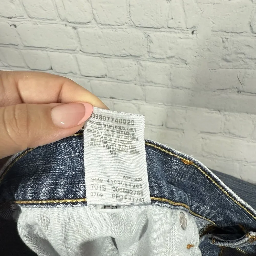 Levis y2k due pictures